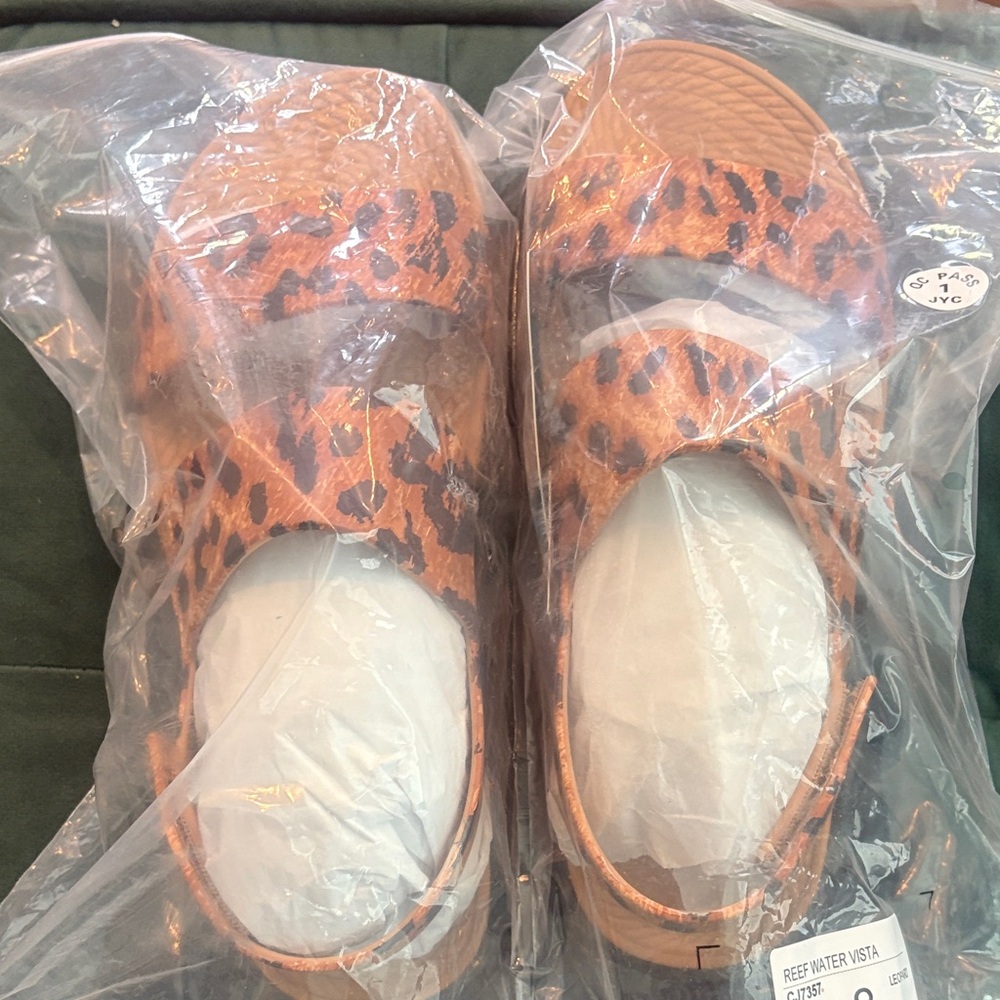 Reef Exclusive 🐆 Leopard Print Water Vista Sandals NWT 💦☀️🏖️ - Picture 2 of 8
